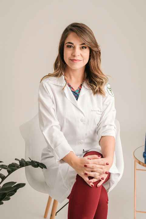 Juliana Donatoni, fisioterapeuta pélvica, em consultório em Salto/SP